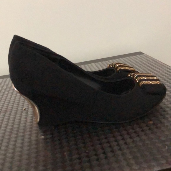 Michale & Bourdeux Black Wedges - Picture 2 of 3